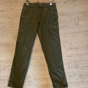 Ll Bean cotton canvas cargo pants size 2 EUC
NO FLAWS